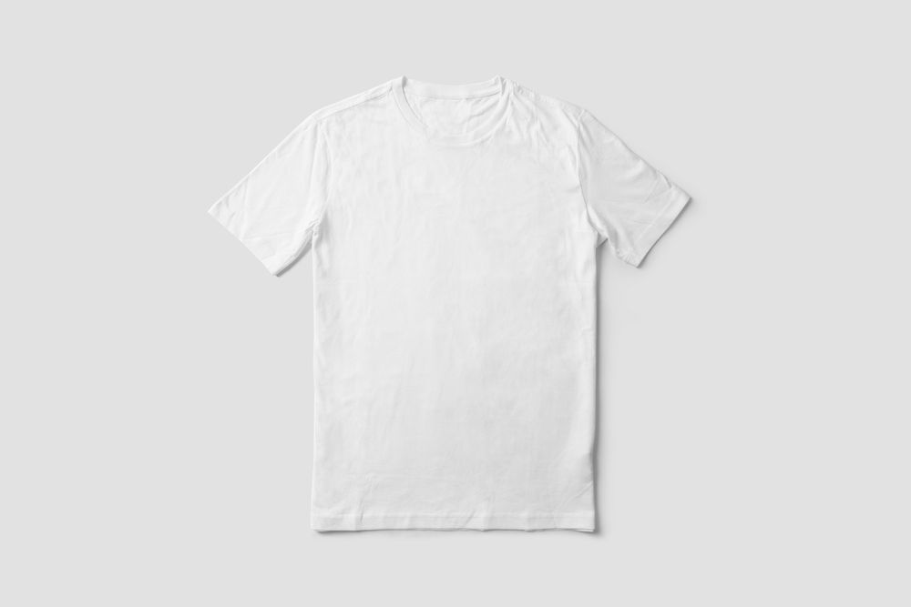 Foto 2: Hetzelfde witte T-shirt vanuit een iets andere hoek, zonder opdruk